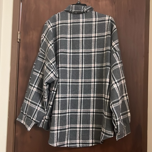Oversized Plaid Shirt - Picture 5 of 5